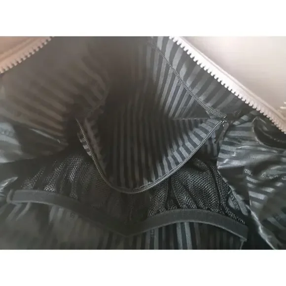 VICTORIA'S SECRET VSX Large Taupe Duffle Bag - NWOT - Picture 7 of 7